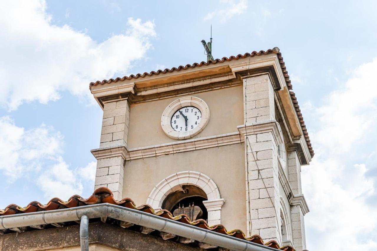 Le Clocher par Dodo-a-Cassis Exterior foto